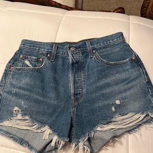 Levi denim shorts worn once size 29/8